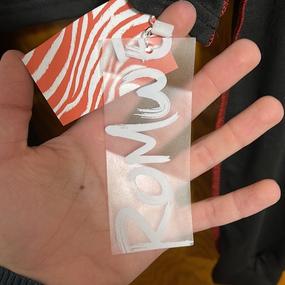 Brand new women’s off the shoulder sweater - Picture 3 of 5